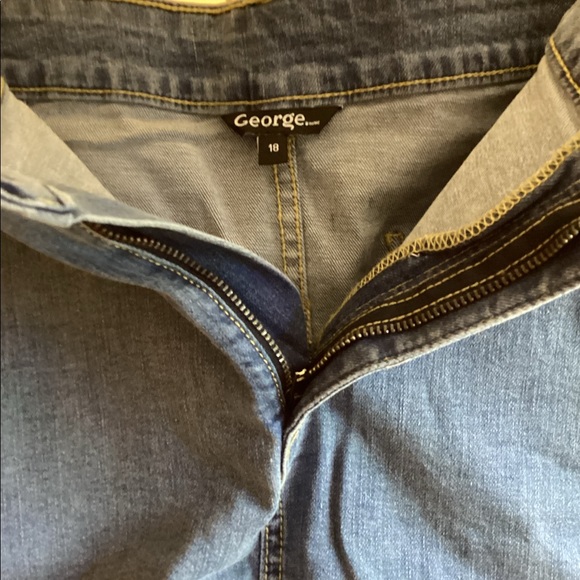 embroidery Flowers Jean skirt - Picture 3 of 3